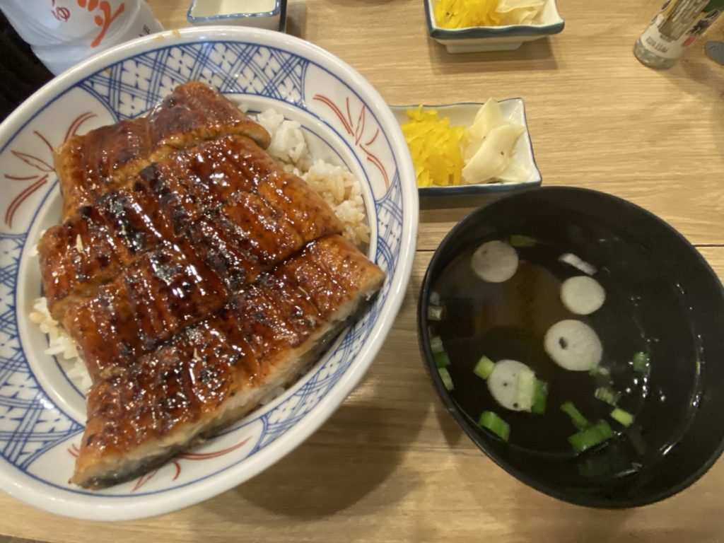 磯丸のランチのうな丼(並)は美味しかった！うなぎの岡島の鰻はやわらかくて美味しい！