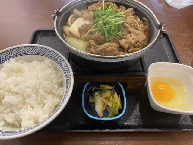 吉野屋最新の牛すき鍋膳を株主優待券で食べてきました！