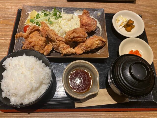 北の味紀行と地酒 北海道でランチのザンギ定食(5個)を株主優待券を使って食べてきた
