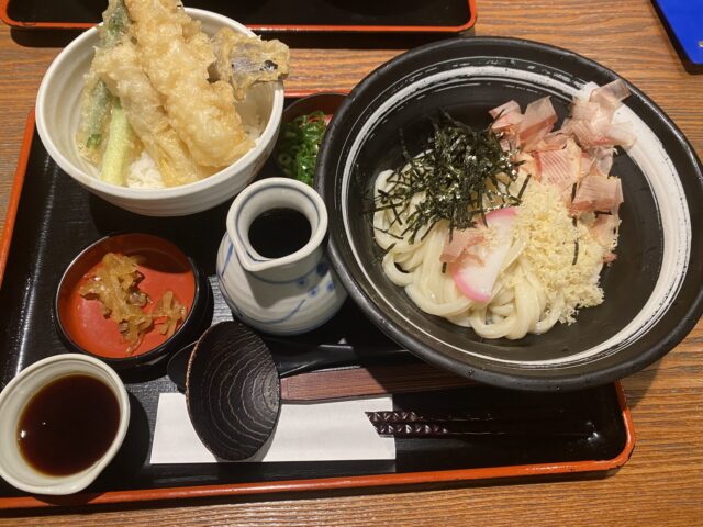 グルメ杵屋の株主優待で天丼とうどんを食べてきた