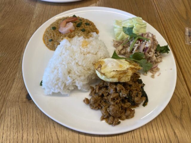 本場の味を色々楽しめるワンプレーと!マンゴツリーカフェのランチ【ストリートフードプレート】を食べてみました!